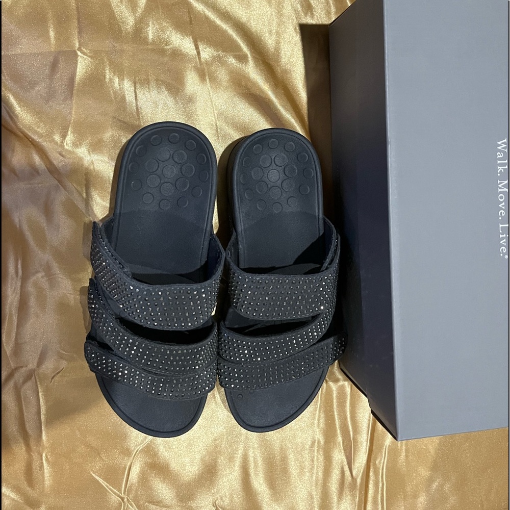 Vionic shoes grey sandals